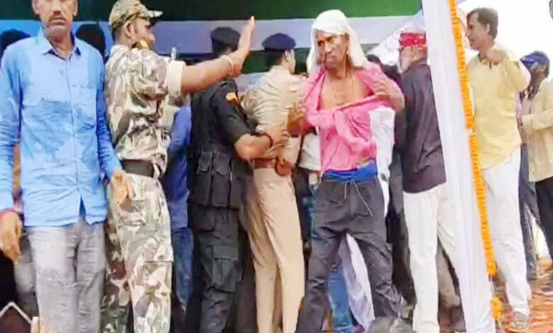 NDA कार्यकर्ता सम्मेलन में विवाद
